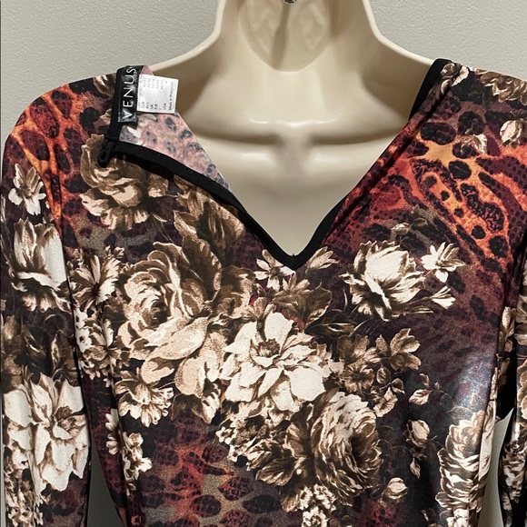 Floral and Animal Print V-Neck Top - Picture 4 of 6